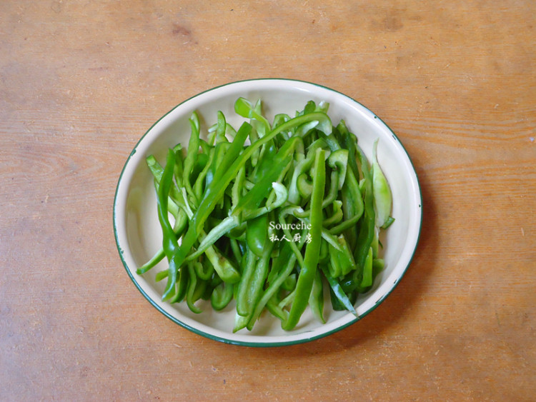 洋葱青椒焖豆腐步骤2