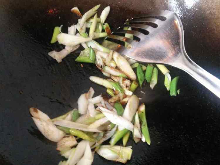 葱炒豆腐#多效护理一步骤8