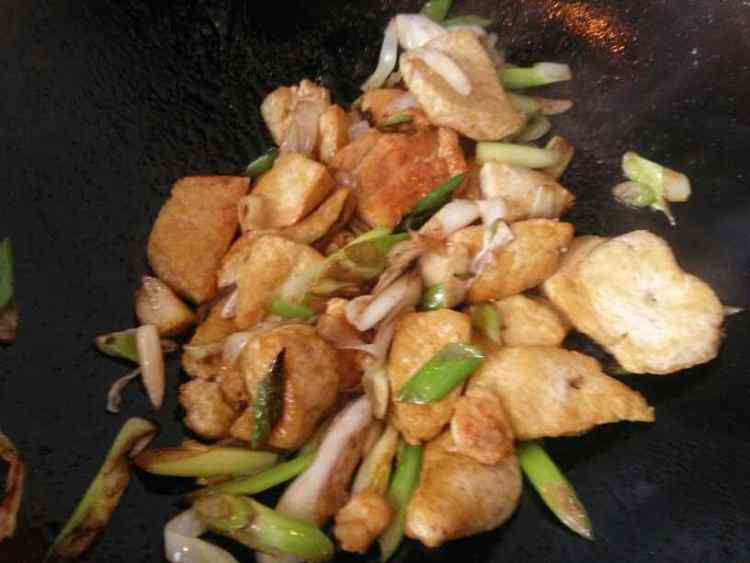 葱炒豆腐#多效护理一步骤10