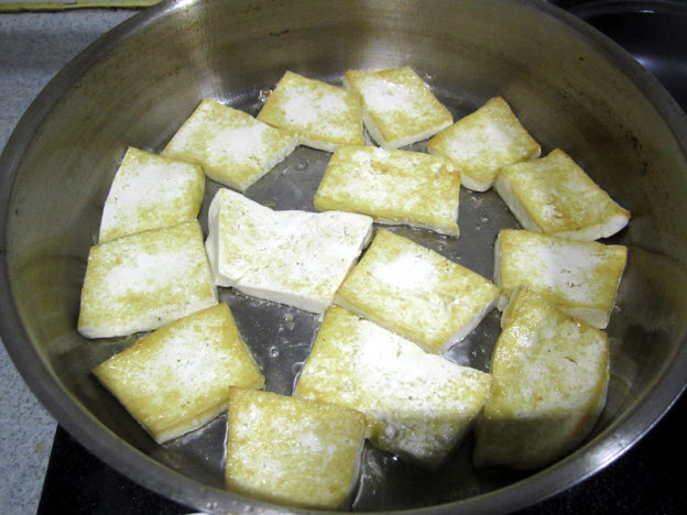 青蒜豆腐煲#多效护理步骤2