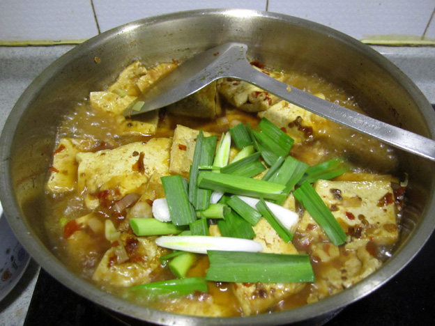 青蒜豆腐煲#多效护理步骤9