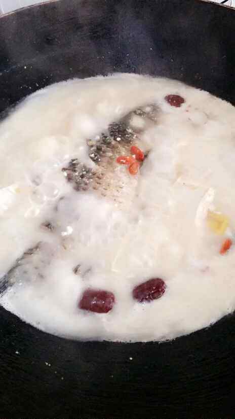 鲫鱼豆腐汤#多效护理步骤6