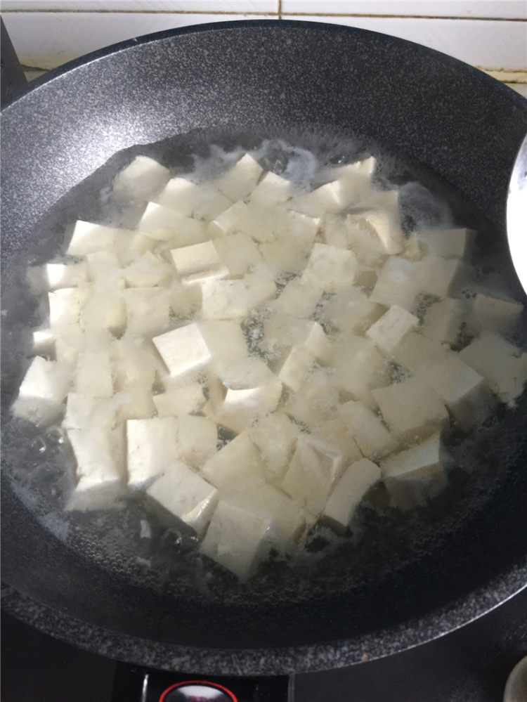 蟹肉烩豆腐步骤2