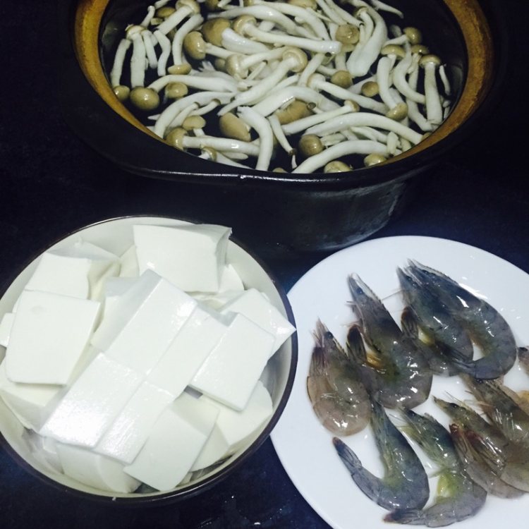 豆腐鲜虾煲步骤2