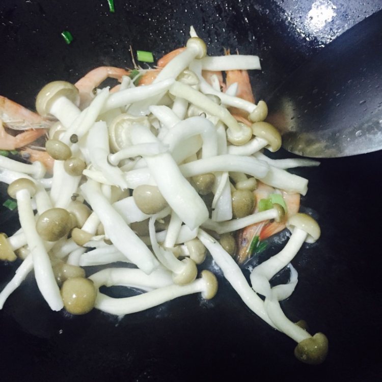 豆腐鲜虾煲步骤6