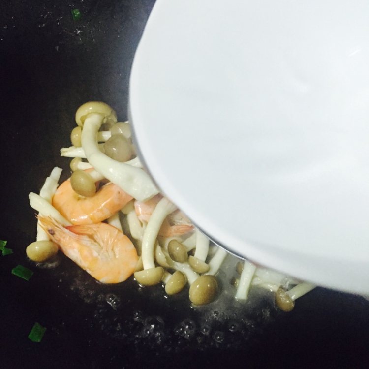豆腐鲜虾煲步骤7