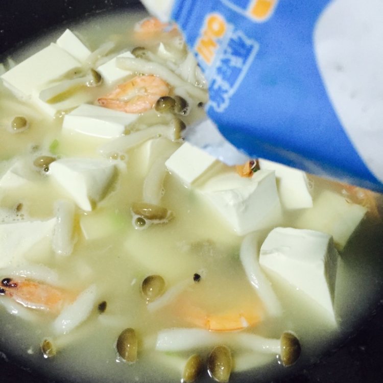 豆腐鲜虾煲步骤9