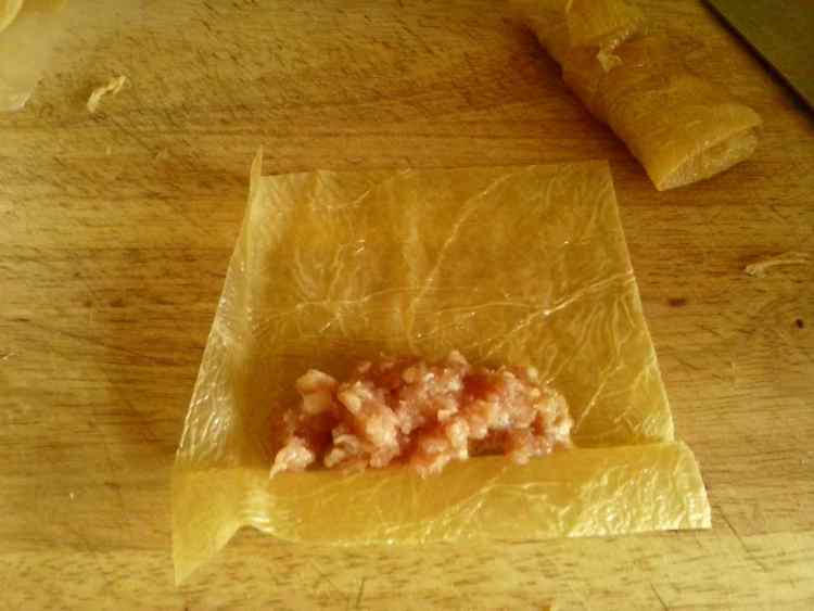 焖油豆皮肉卷步骤3