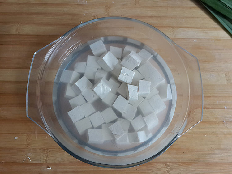 蒜苗烧豆腐步骤3