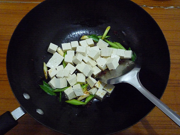 蒜苗烧豆腐步骤7
