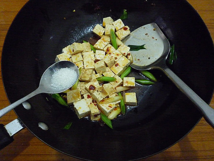蒜苗烧豆腐步骤9