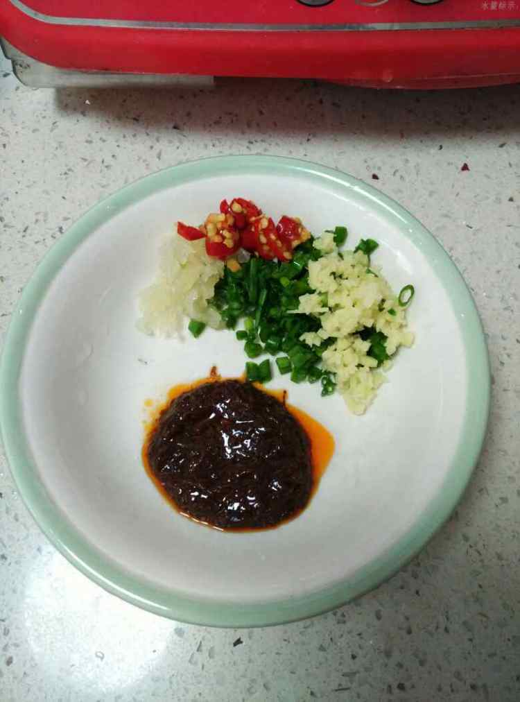 麻虾酱炖豆腐步骤2