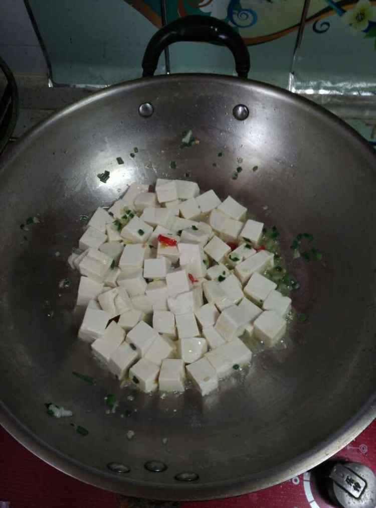 麻虾酱炖豆腐步骤5