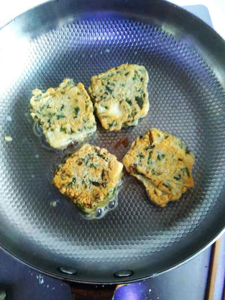 香椿煎豆腐步骤7