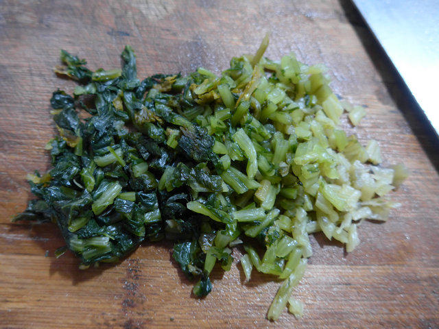 雪菜蟹味菇豆腐汤步骤3