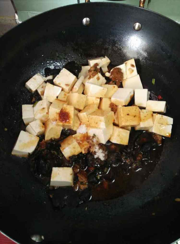 黑木耳炖豆腐步骤5