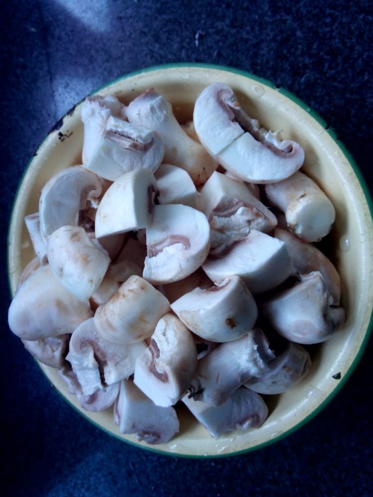 白菜蘑菇豆腐丸子汤步骤3