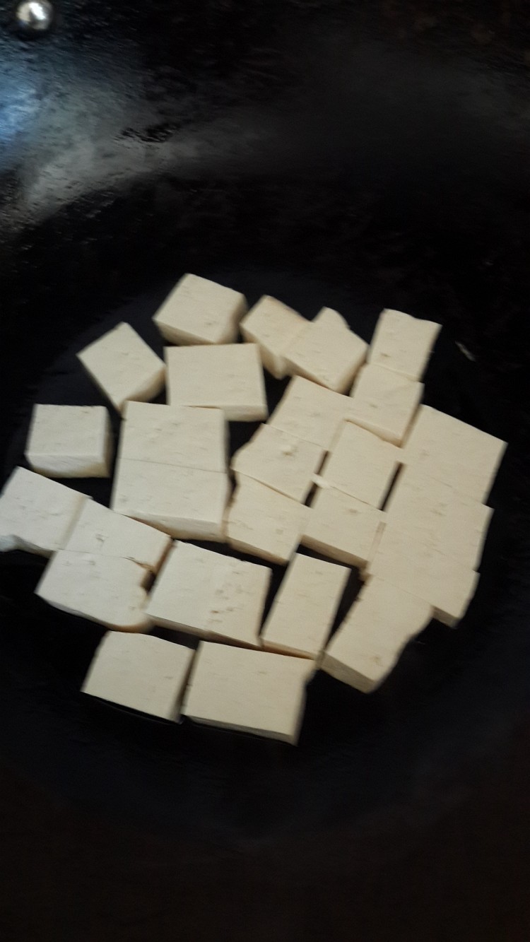 什锦素炒豆腐步骤1