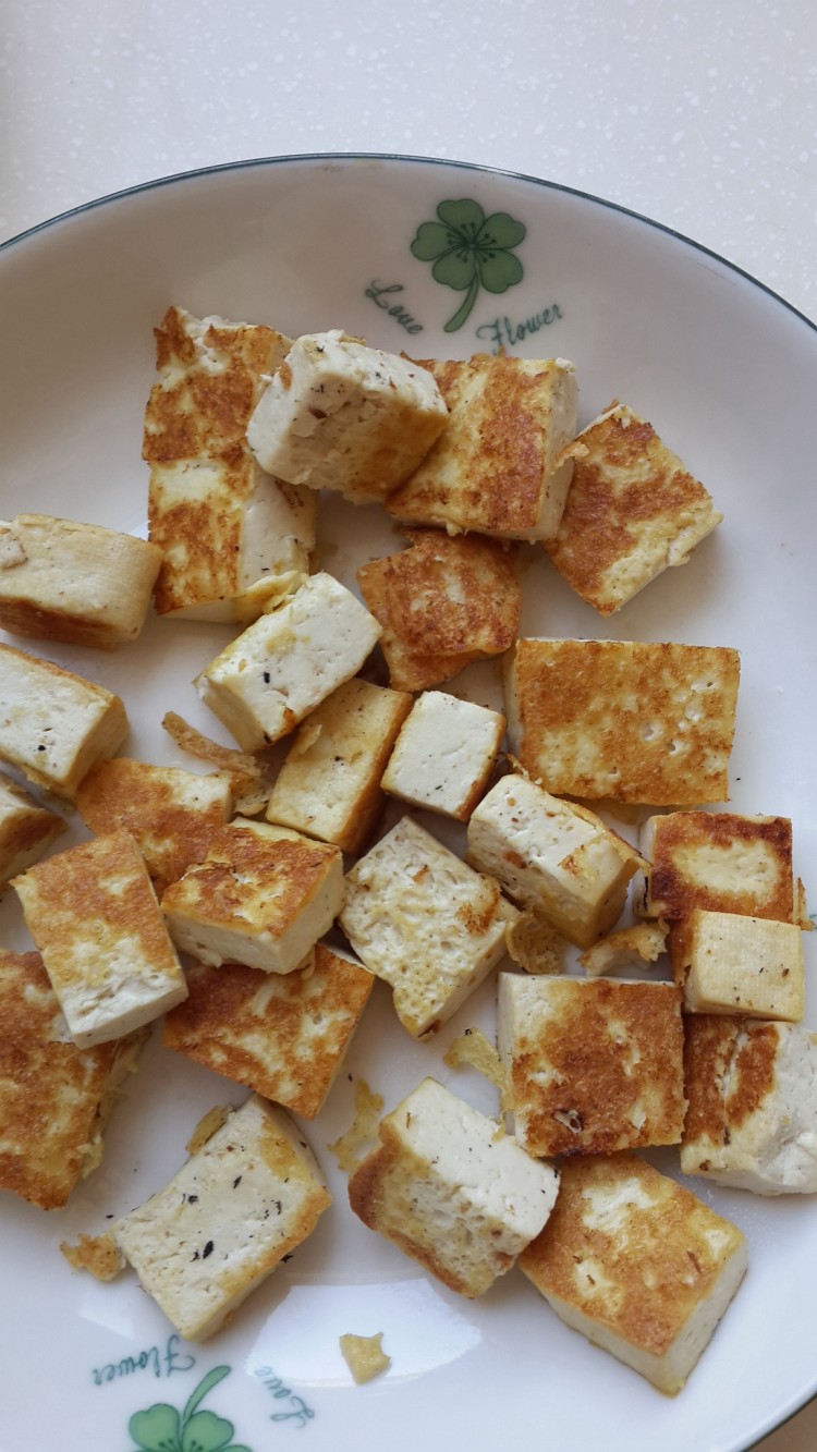 什锦素炒豆腐步骤2