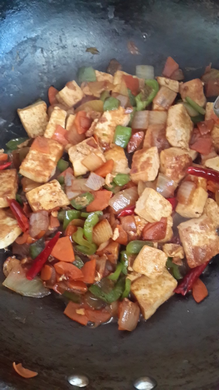什锦素炒豆腐步骤6