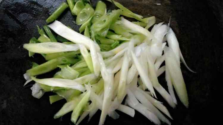 香辣葱焖豆腐步骤3
