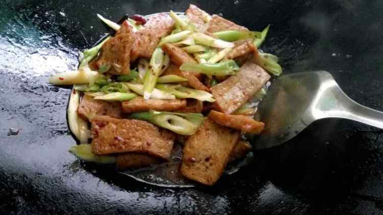 香辣葱焖豆腐步骤12
