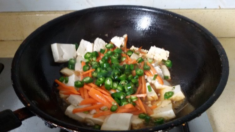青椒杂蔬煎豆腐步骤6