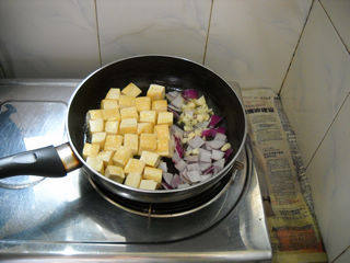 辣白菜海米烧豆腐步骤3