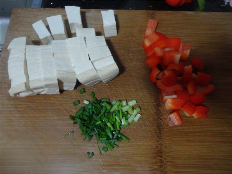 红椒豆腐步骤1