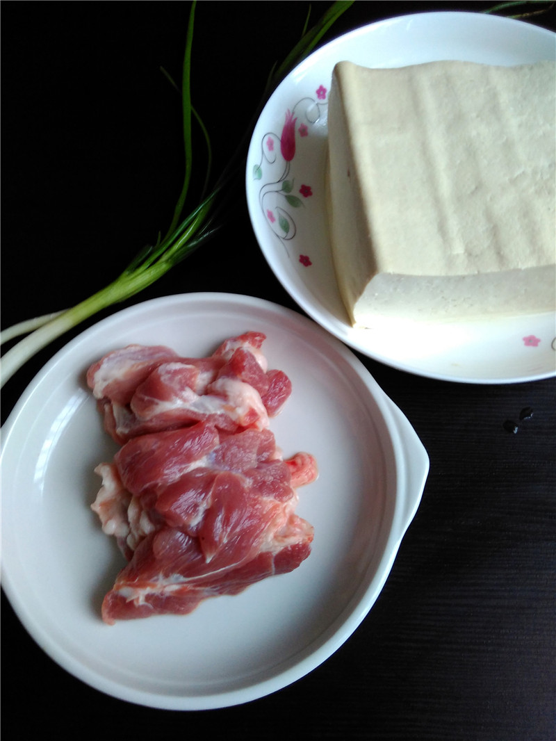 烂肉豆腐盖浇饭步骤1