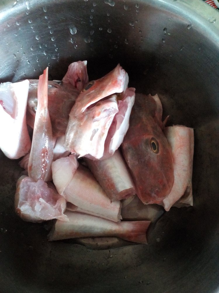 红头鱼炖豆腐步骤2