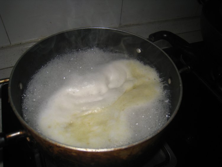 芫茜皮蛋豆腐汤步骤7