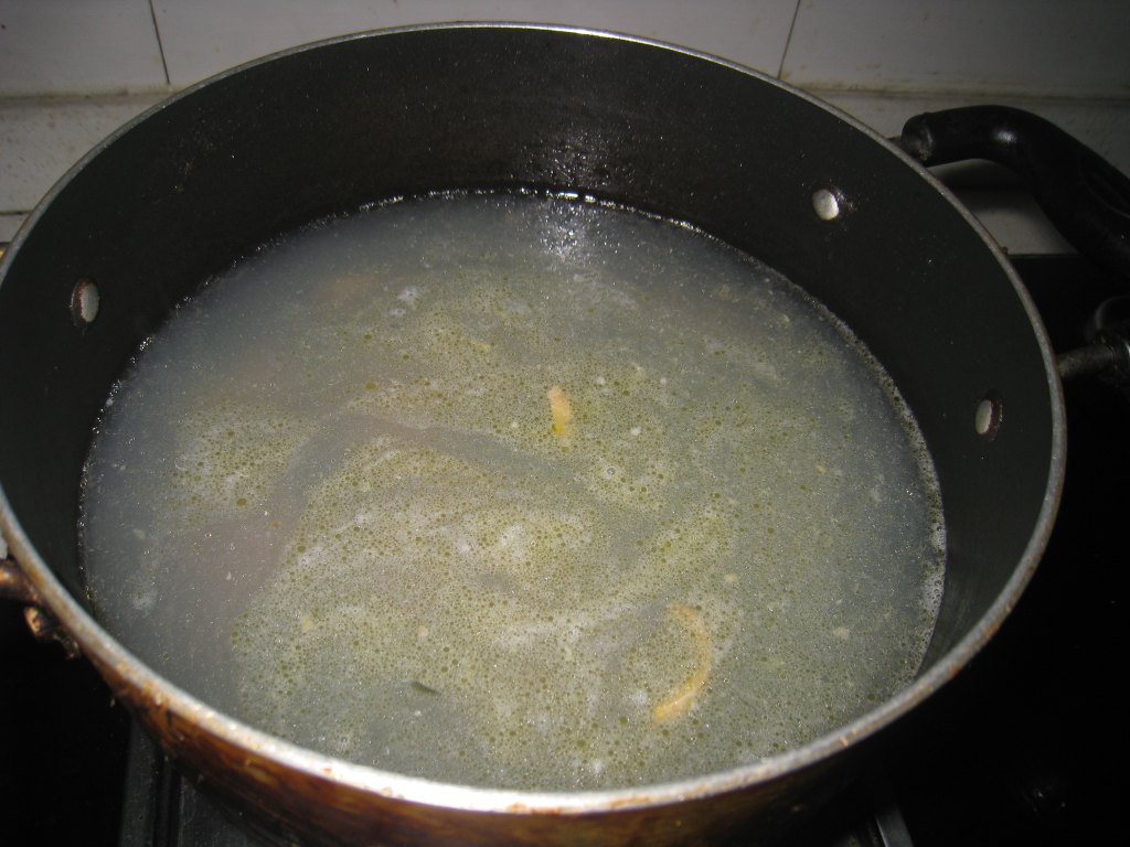 芫茜皮蛋豆腐汤步骤6