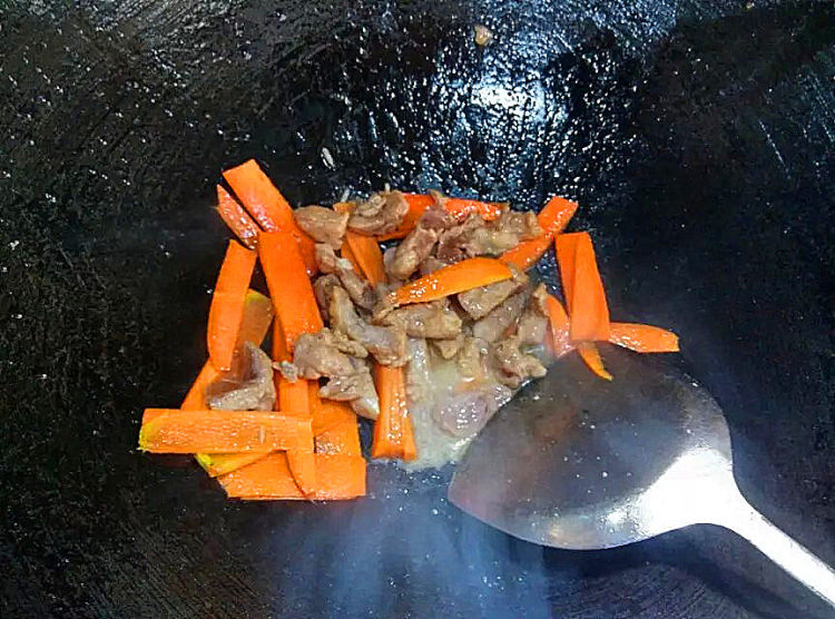 西芹胡萝卜焖豆腐步骤5