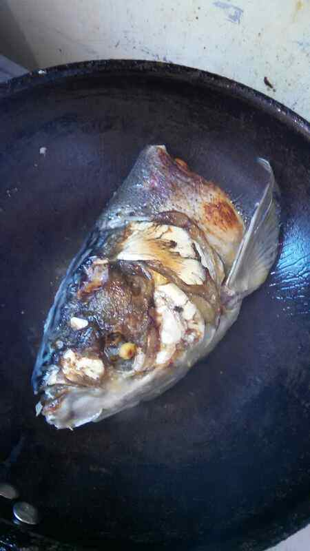 鲢鱼头炖豆腐步骤3