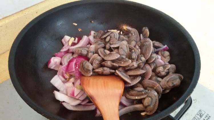 葱香花蛤炒豆腐步骤6