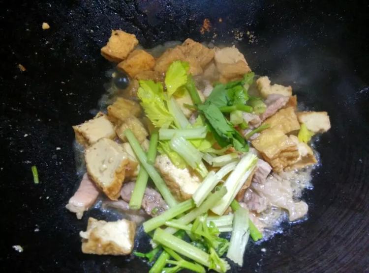 猪肉焖豆腐步骤8