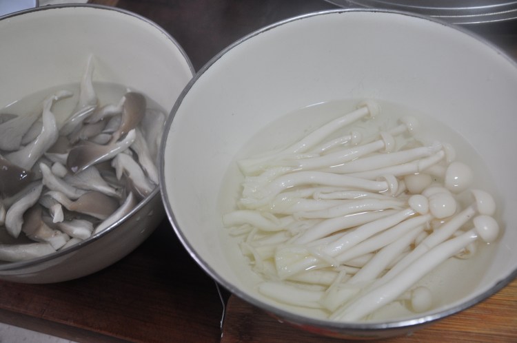 肉臊子烩莜面条步骤8