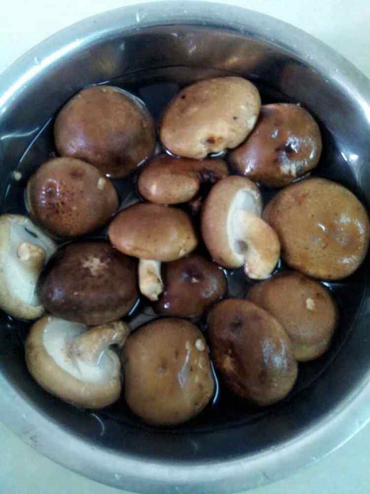 蚝油香菇炖豆腐步骤2