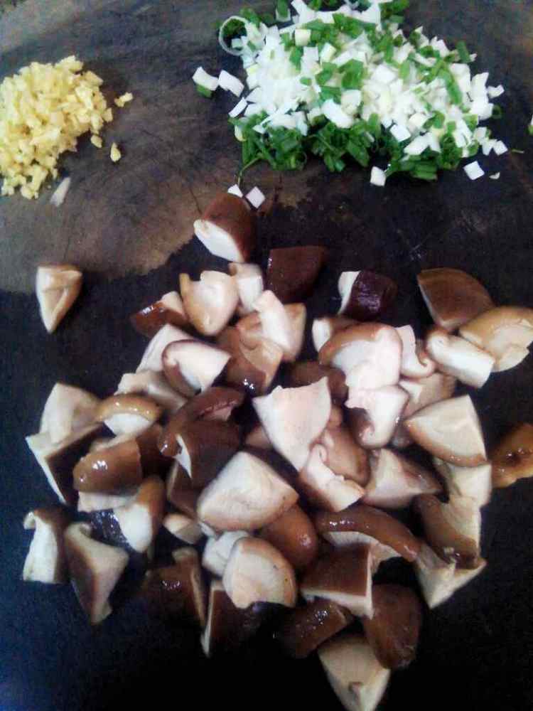 蚝油香菇炖豆腐步骤5