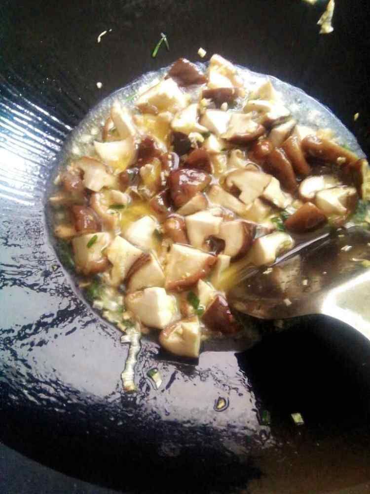 蚝油香菇炖豆腐步骤7