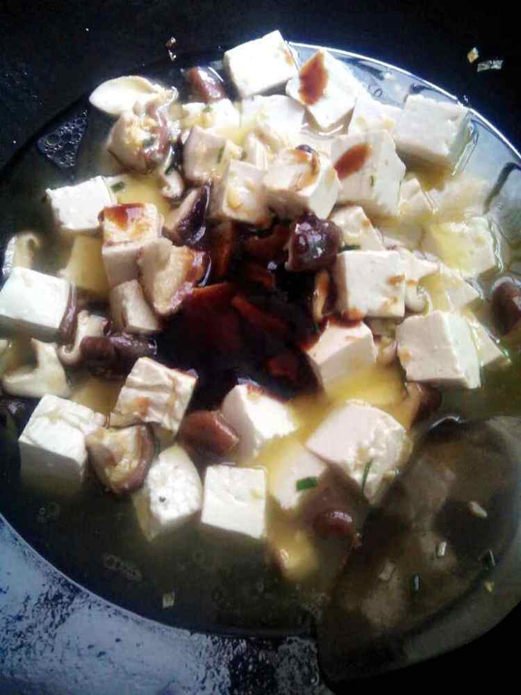 蚝油香菇炖豆腐步骤8