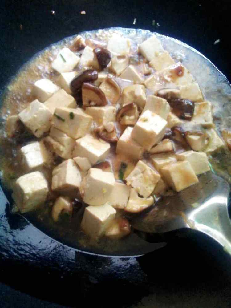 蚝油香菇炖豆腐步骤10