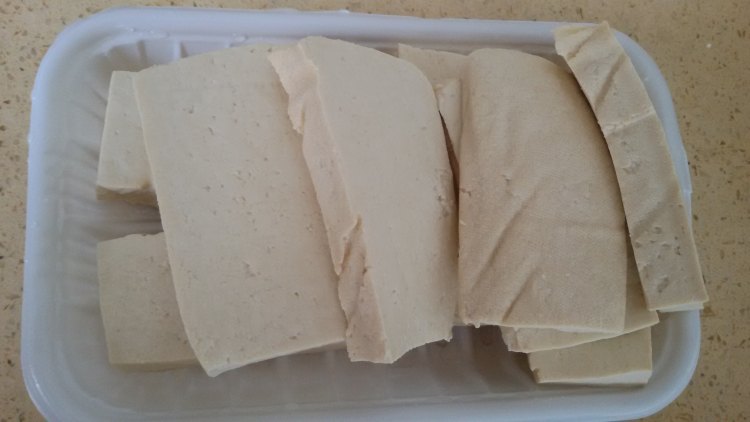 葱香土豆炒黄金豆腐步骤2