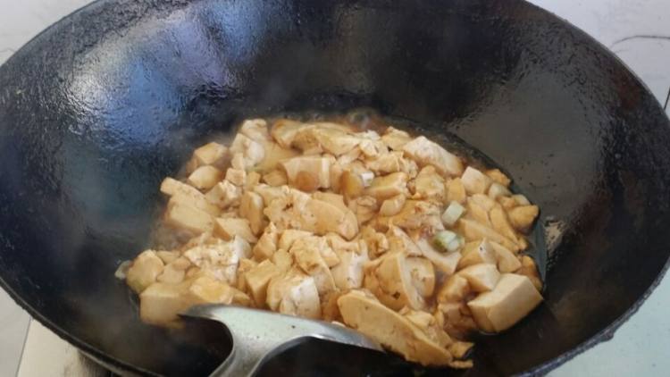 酱油炖豆腐步骤5