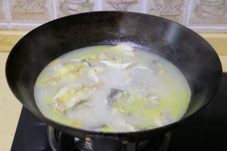 鲶鱼豆腐汤步骤11
