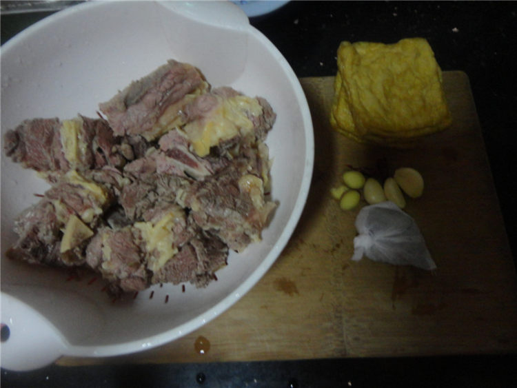 牛排炖豆腐步骤2