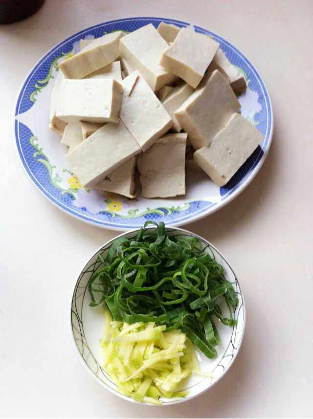 豆腐炖粉丝步骤2