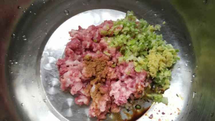 炸豆腐肉丸子步骤1