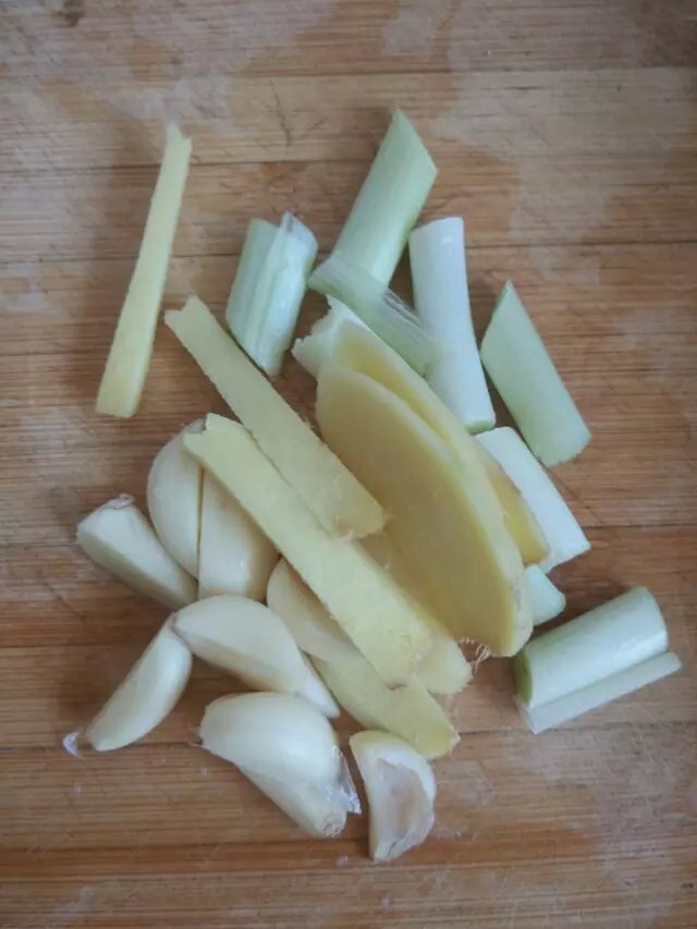 丑鱼豆腐汤步骤2